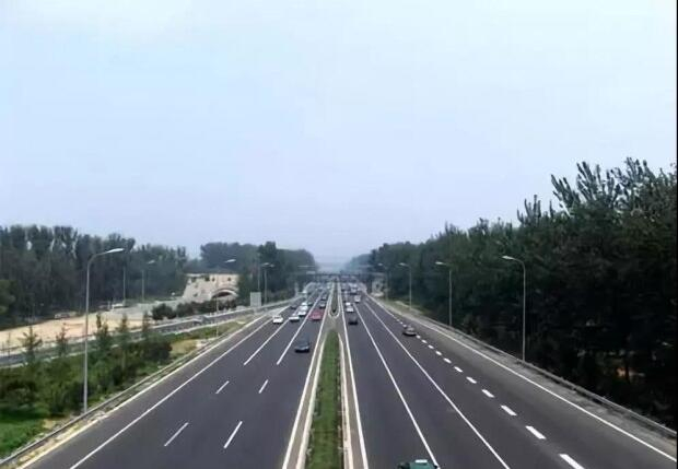 中止性踩油门的操作，，，能让我们在行驶时省油吗？？？？